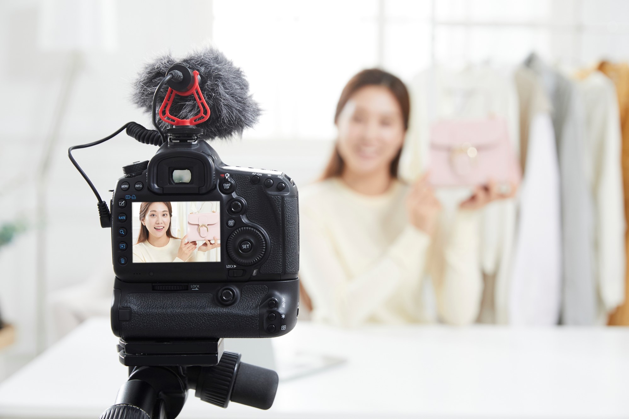 10월 다섯째주｜올라레터｜온라인 쇼핑 시장 판 커진다 의류 판매규모 20조원 사상 최대